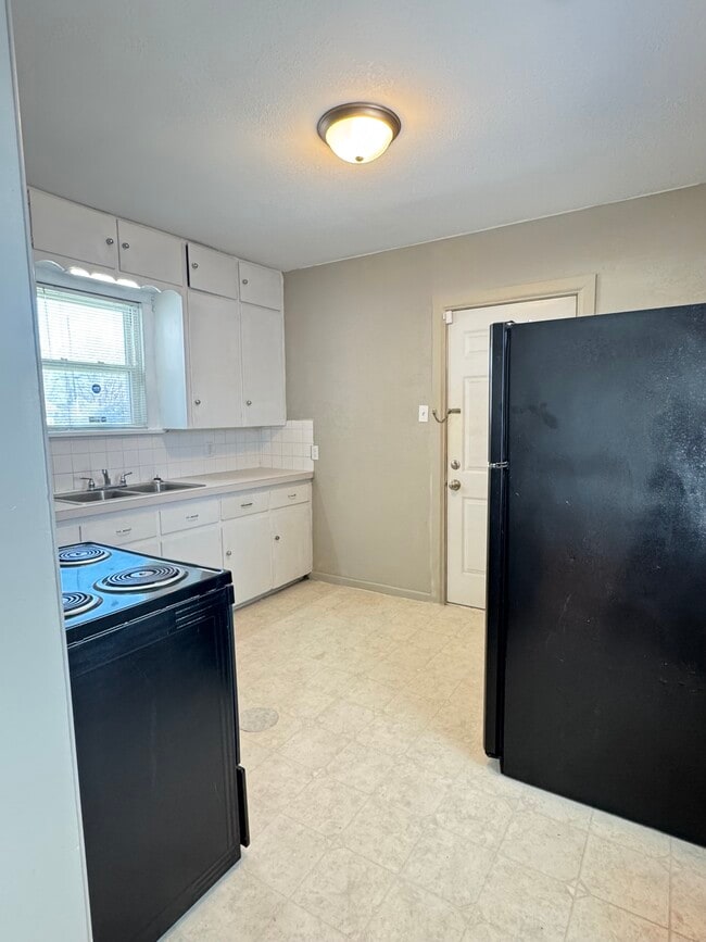 Building Photo - Grove