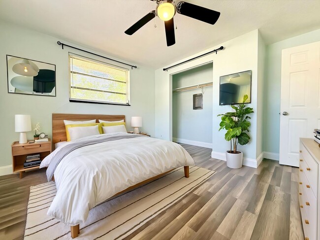 Building Photo - Relaxed Florida living at this 3Bedroom/ 2bath home in the Heart of Daytona Beach!