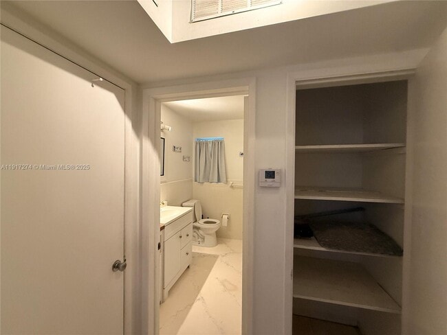 Building Photo - 1104 N 17th Ct