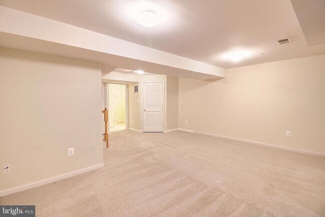 Building Photo - 6135 Newport Terrace