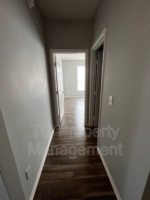Building Photo - 201 Colima Ct