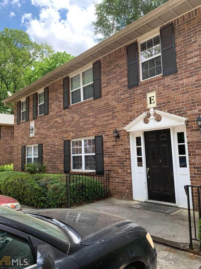 Building Photo - 3665 Chestnut Dr