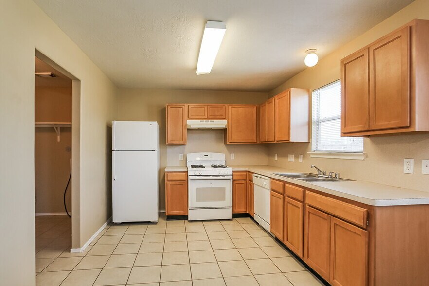 Building Photo - 21211 Linden House Ct