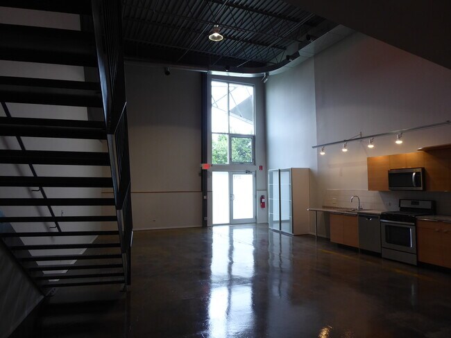 Building Photo - 2113 Greenleaf St