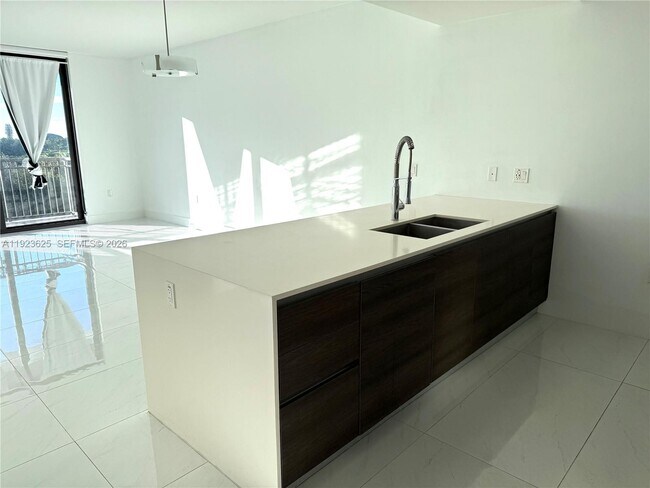 Building Photo - 301 Altara Ave