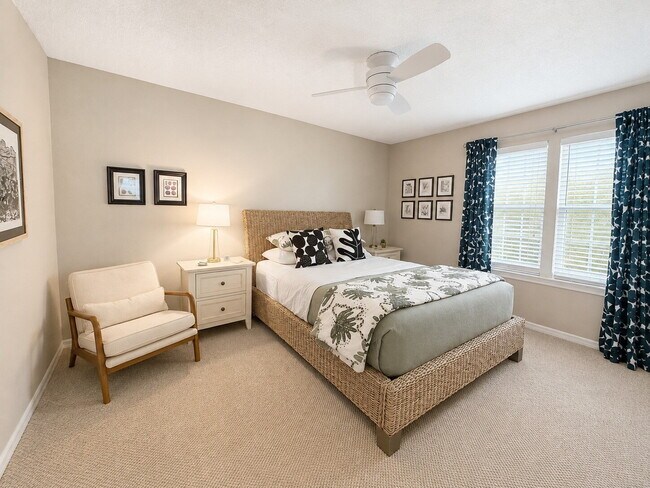 Building Photo - Furnished Condo! Gorgeous! Near beaches and shopping!