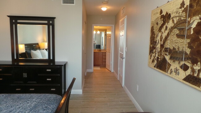 Building Photo - 610 Clematis St