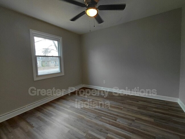 Building Photo - 3445 E 163rd St