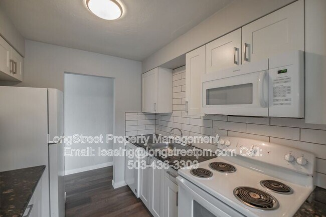 Building Photo - 205 6th Ave SW