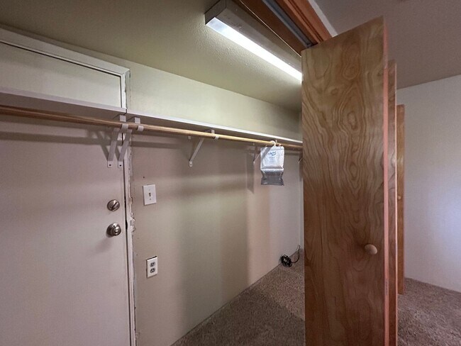 Building Photo - Stunning Views! Secluded 2 Bed, 1 Bath Gem!