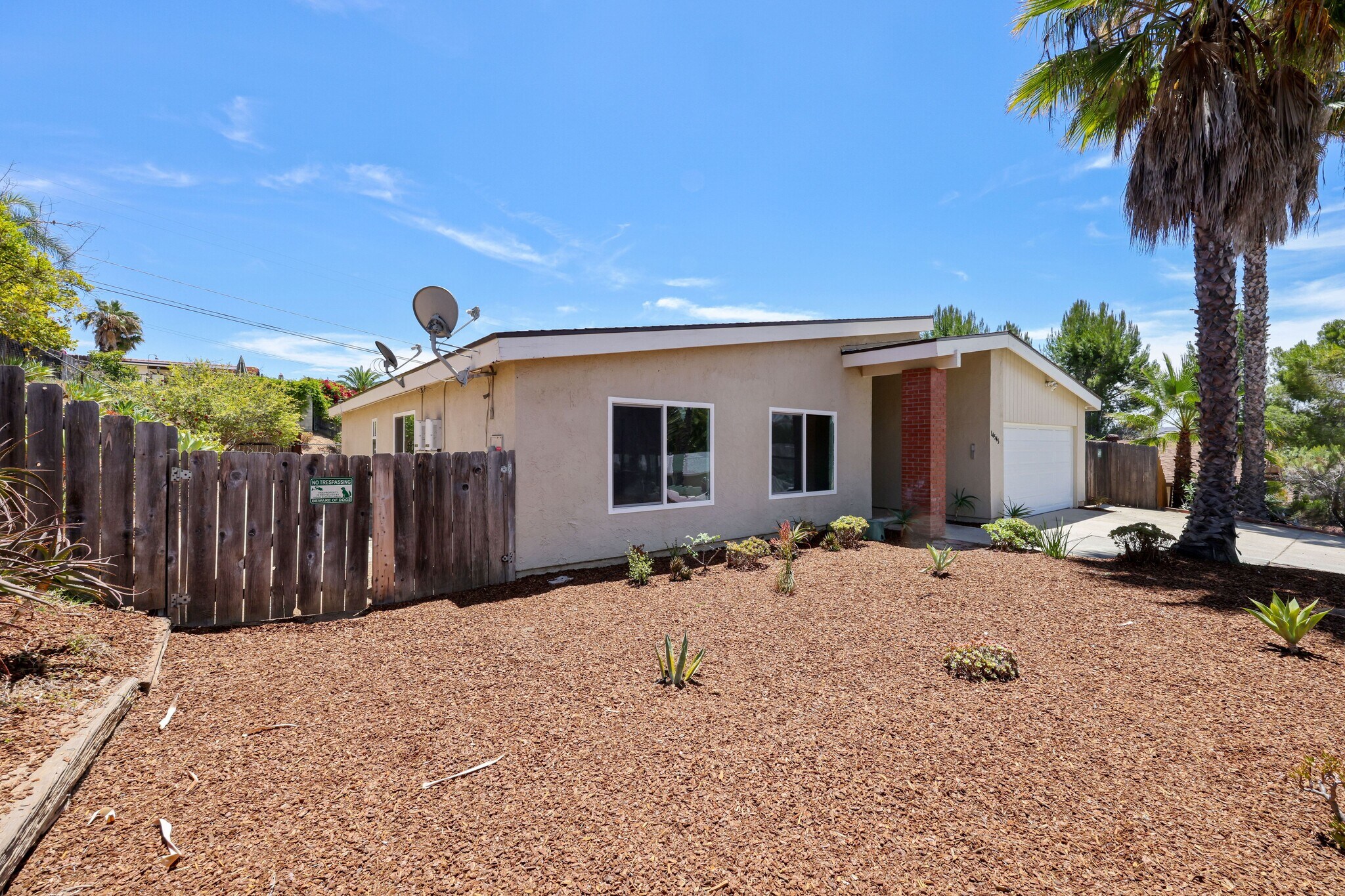 Building Photo - 14545 Hillndale Way