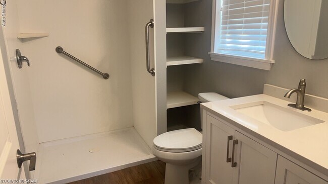 Building Photo - 104 Varsity Cir