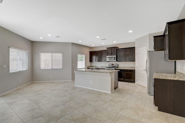 Building Photo - Beautiful DR Horton Home in Centennial Hil...