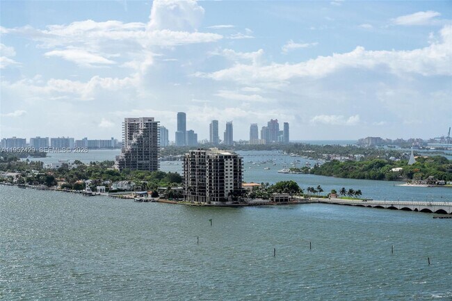 Building Photo - 1800 N Bayshore Dr