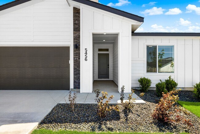 Building Photo - New Meridian Home with Vaulted Great Room and Extra Garage Space