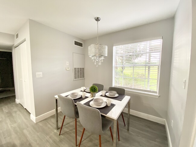 Lovely dining room - 7330 Westpointe Blvd