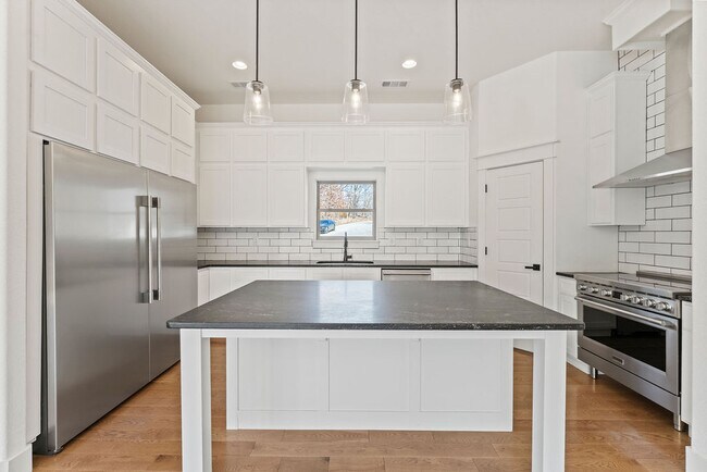 Building Photo - 11 Pagham Ln