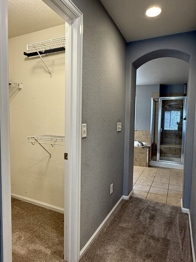 Building Photo - Gorgeous Reunion Home Features 4 Beds/2.5 Baths and Large Backyard. Close to Shopping, Dining and...
