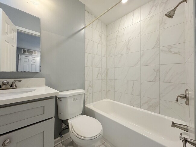 Building Photo - Comfortable Living in a Convenient Lorton Location