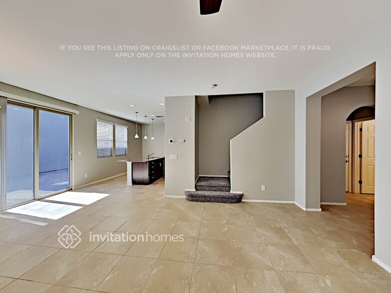 Building Photo - 225 N Sandal