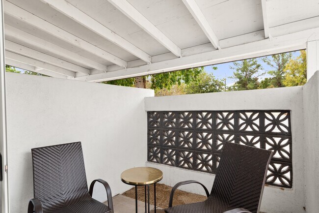Building Photo - Charming 2BR Home with Private Backyard - ...