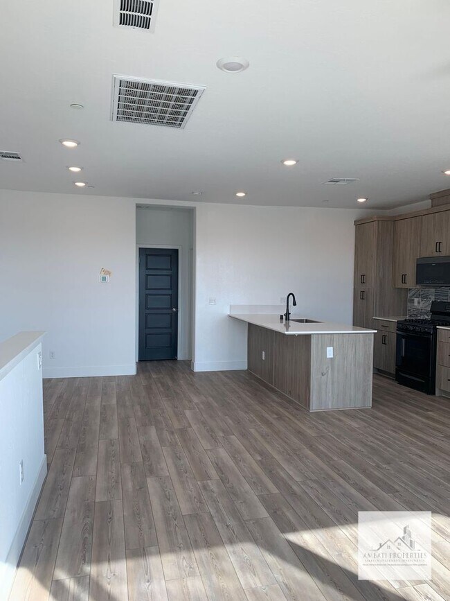 Building Photo - 490 W Mahogany Ln