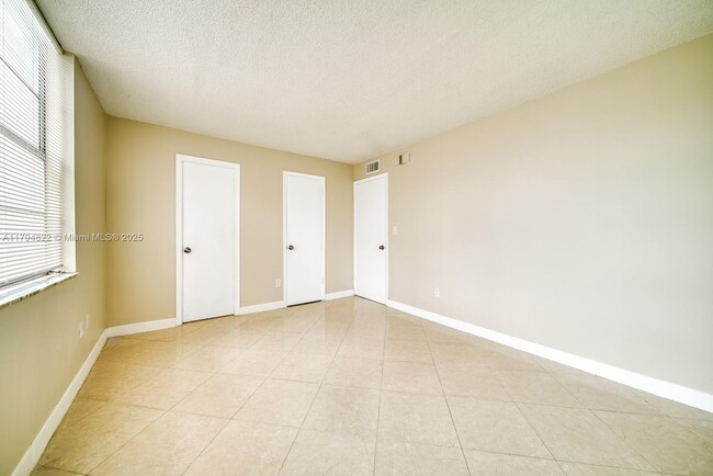 Building Photo - 496 NW 165th St