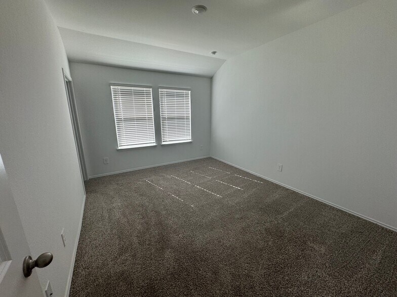 Building Photo - 5626 Vintage Oakmont Dr