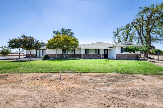 Building Photo - 4105 E Perrin Ave