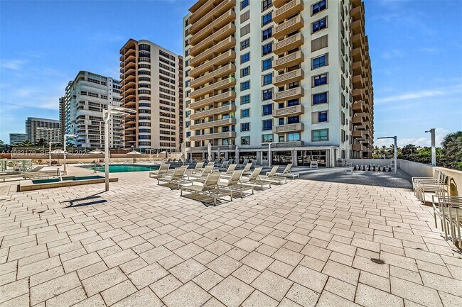 Building Photo - 10185 Collins Ave