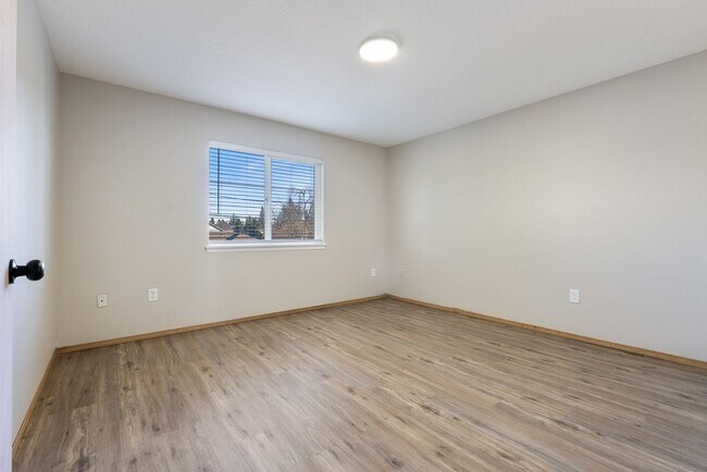 Building Photo - 4 Bed | 2.5 Bath Home with Garage, Yard & Modern Updates – SE Portland