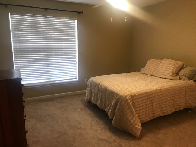 Building Photo - 364 Normandy Cir