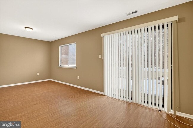 Building Photo - 70 Hampshire Dr