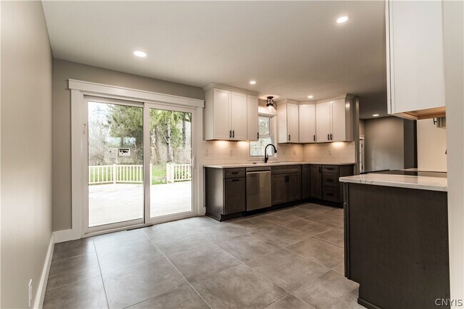 Building Photo - 87 Brown St