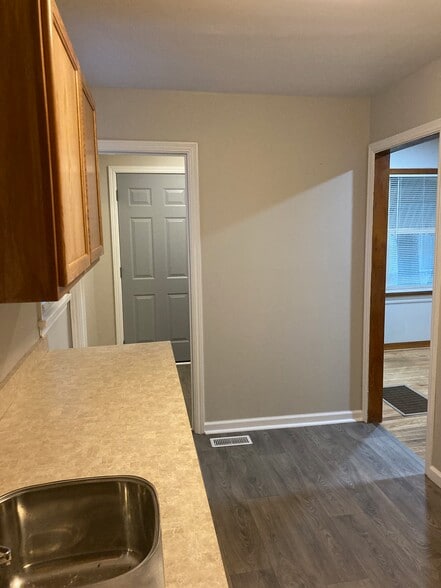 Building Photo - 830 N Taylor St