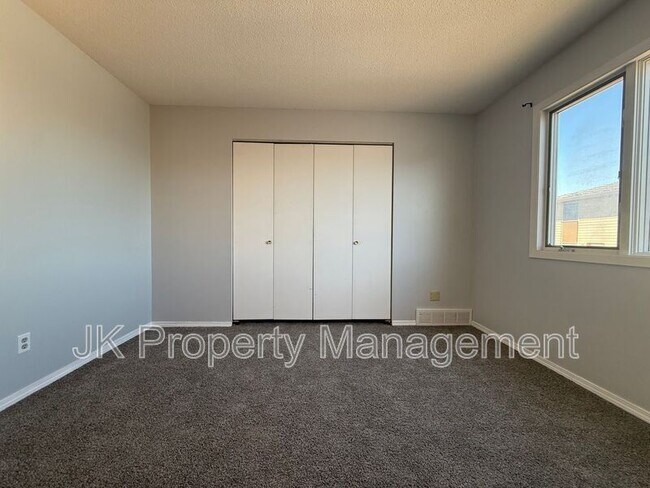 Building Photo - 2300 14th Ave S