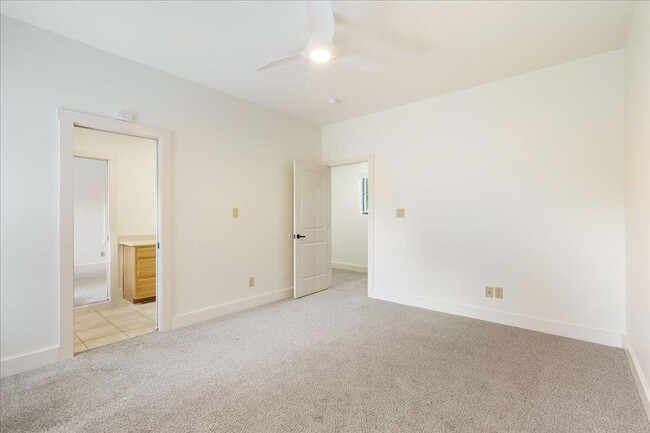 Building Photo - 5603 William Holland Ave