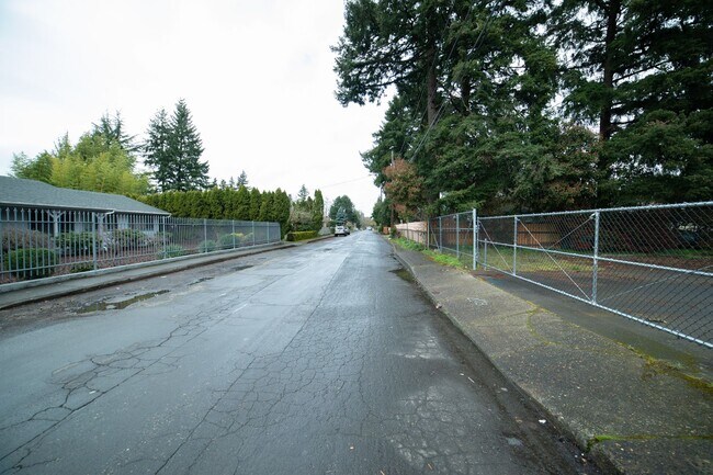 Building Photo - 3411-3423-3423 SE 85th Ave