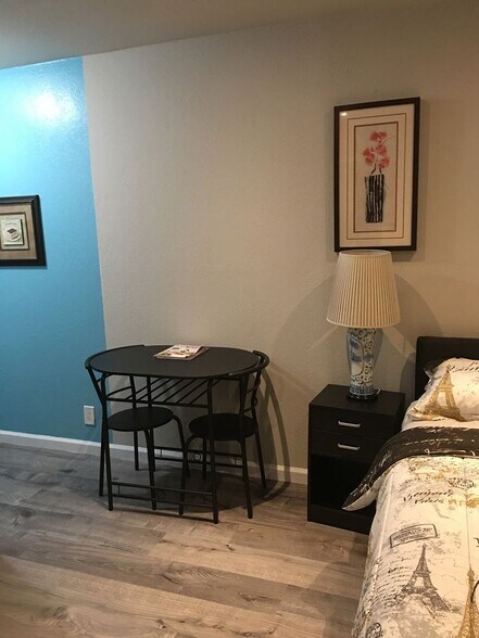 Building Photo - 3275 Parkhaven Dr