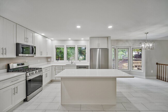 Building Photo - 4287 Exeter Dr