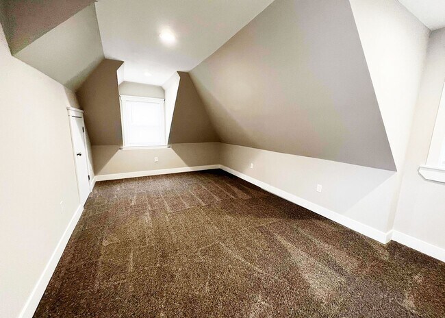 Building Photo - 3216 Bishop St