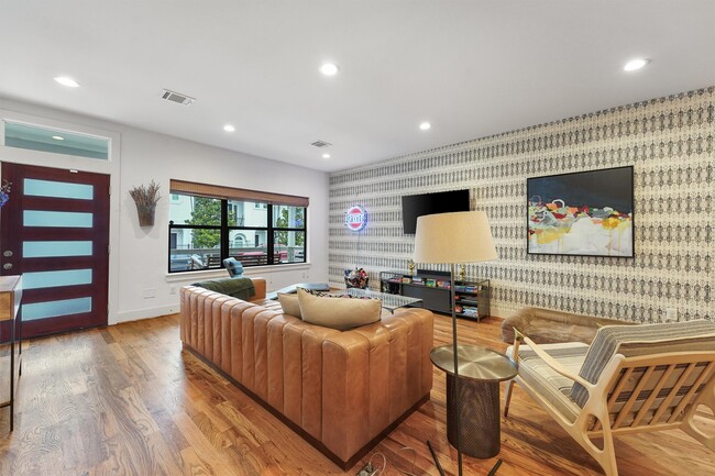 Building Photo - 2708 Kennedy St