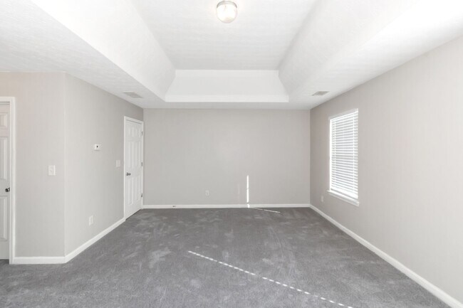 Building Photo - Impressive 4 bed, 2.5 bath Home.