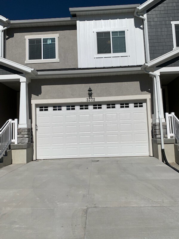 Primary Photo - 4 Bedroom 2.5 Bathroom Townhome in Lehi