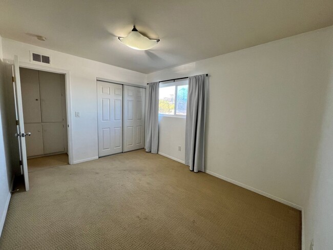 Building Photo - 3 Bedroom 1.5 Bathroom in Torrance