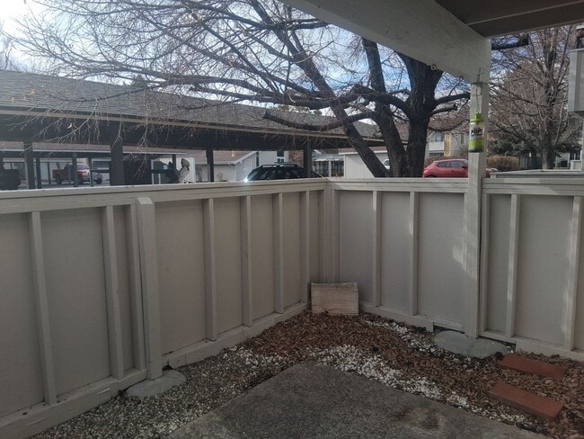 Building Photo - Downstairs Condo, Close to Downtown