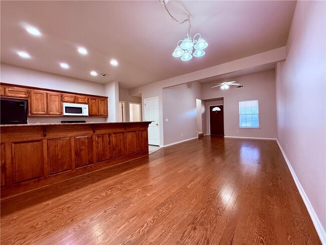 Building Photo - 3104 SW Deerfield Blvd