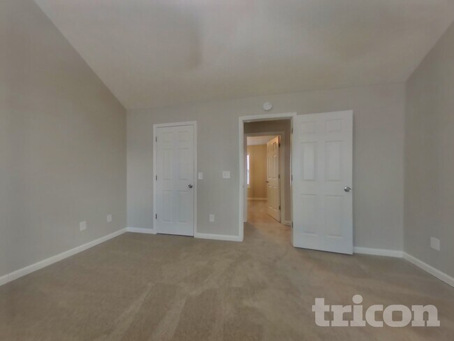 Building Photo - 217 White Pine Ln