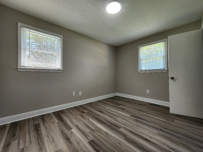 Building Photo - 445 Summerland Dr
