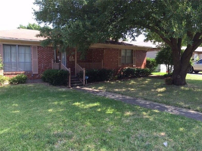 Building Photo - 10107 Muskogee Dr